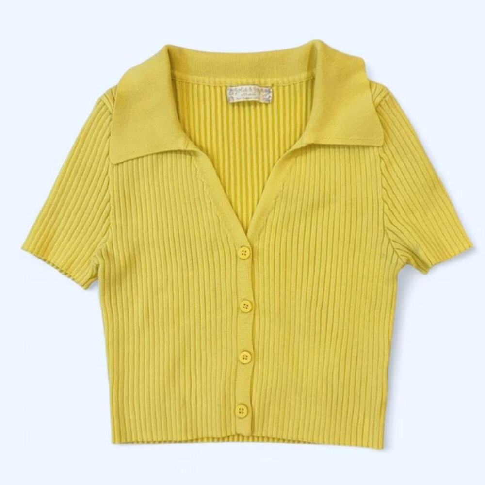 Light yellow cropped button up